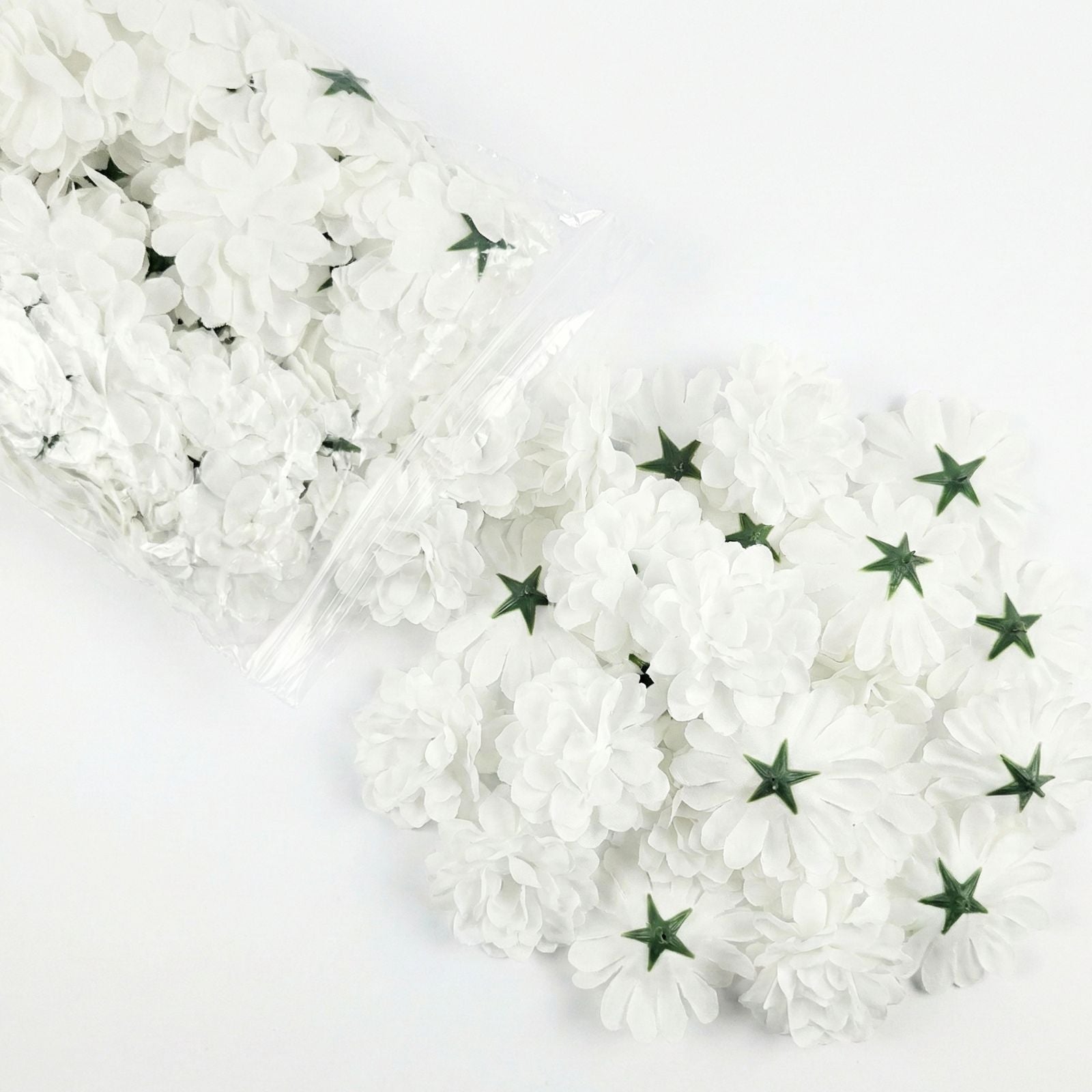 Saco 50 Botões De Flor Artificial Crisântemo Branco Para Decoração Casamento, Igrejas, Aniversários - UN / 50