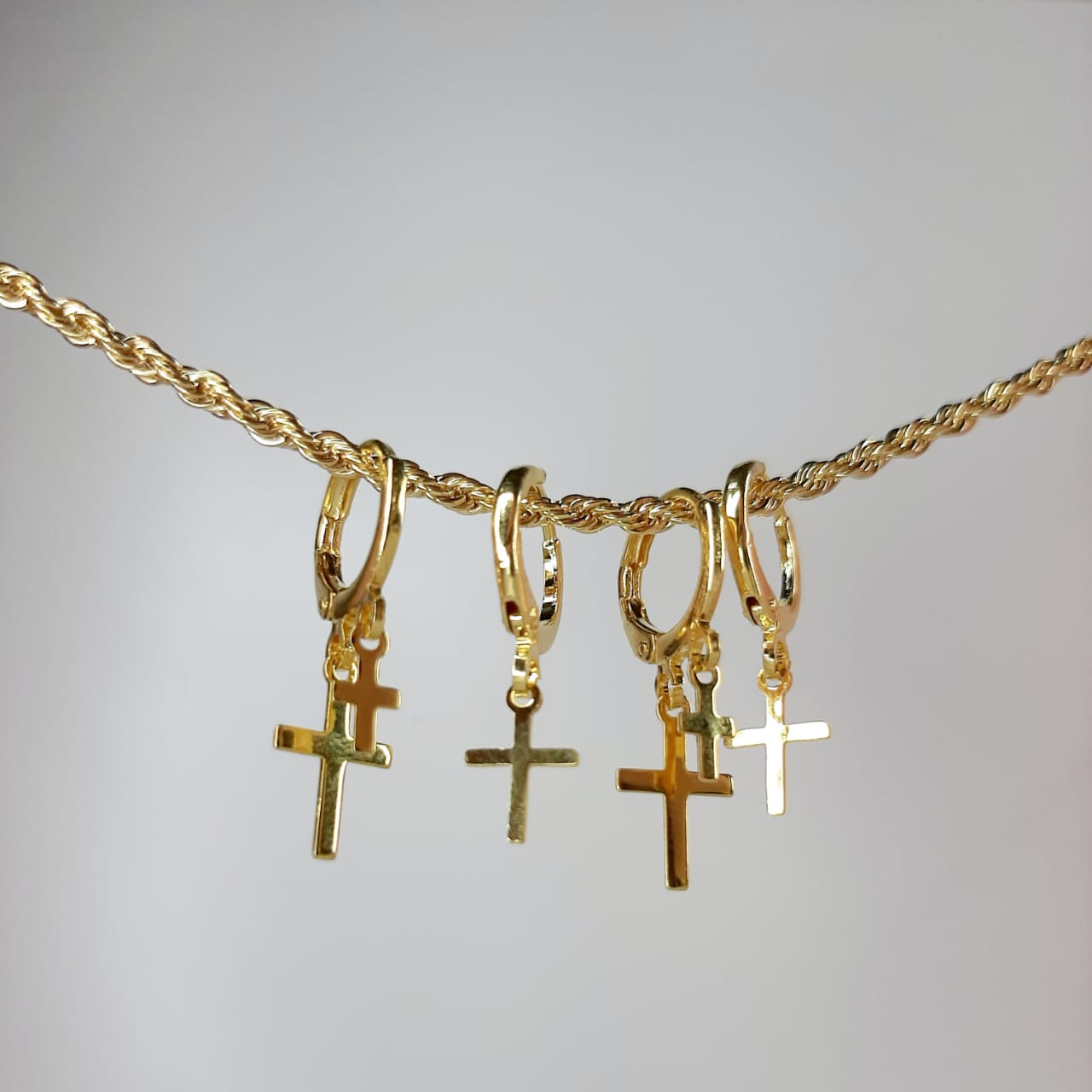 Argolinha Pequena Dupla Cruz Folheado Em Ouro 18k