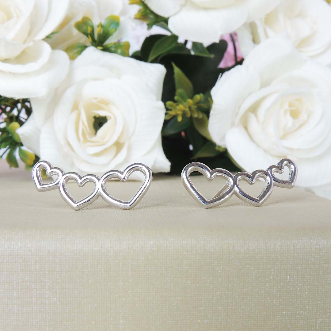 Brinco Ear Cuff Com Coração Vazado Folheado Em Ródio Branco