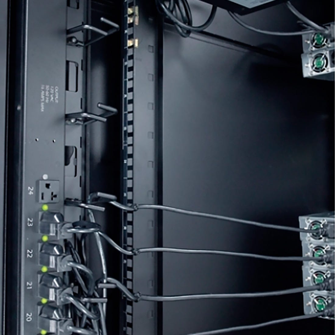 Organizador Vertical de Cabos APC - AR8442