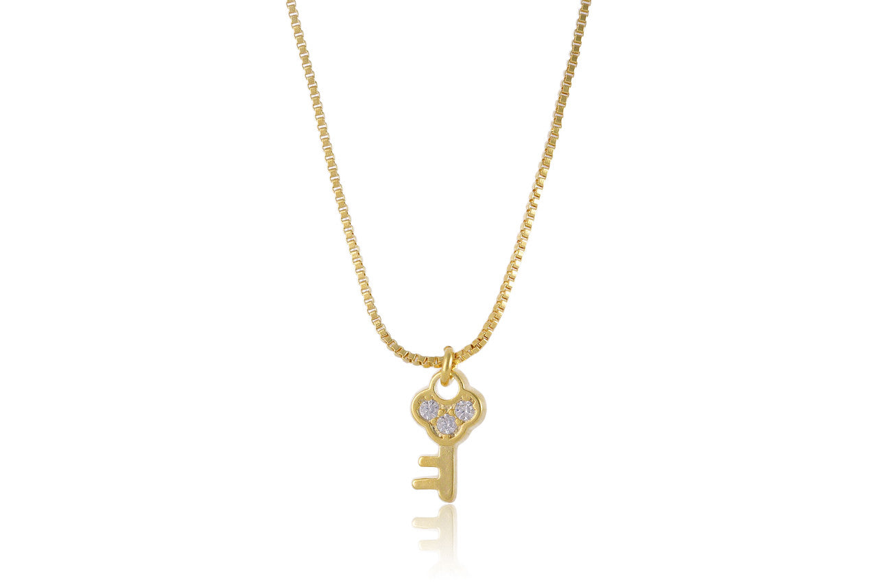 Colar Com Pingente Pequeno De Chave Folheado Em Ouro 18k