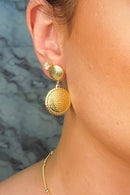Brinco Médio Medalha Pai Nosso Banhado Em Ouro 18k Cor:dourado