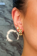 Brinco Argola Trabalhada Vazada Com 4 Zircônias Banhado Em Ouro 18k Cor:dourado