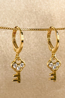 Brinco Argolinha Com Chave Banhado Em Ouro 18k Cor:dourado