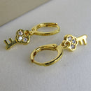 Brinco Argolinha Com Chave Banhado Em Ouro 18k Cor:dourado