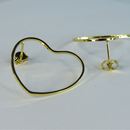 Brinco Médio Com Coração Vazado Horizontal Banhado Em Ouro 18k Cor: Dourado