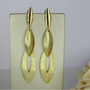Brinco Grande De Folhas Sobrepostas Banhado Em Ouro 18k Cor:dourado
