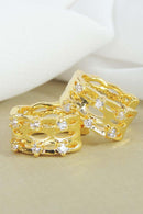 Brinco Argola Trabalhada Vazada Com 4 Zircônias Banhado Em Ouro 18k Cor:dourado