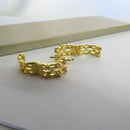 Brinco Argola Trabalhada Vazada Com 4 Zircônias Banhado Em Ouro 18k Cor:dourado