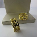 Brinco Argola Trabalhada Vazada Com 4 Zircônias Banhado Em Ouro 18k Cor:dourado