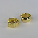 Brinco De Argolinha Grossa Trabalhada Banhado Em Ouro 18k Cor:dourado