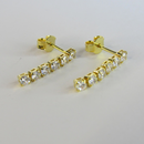 Brinco Pequeno Fio Com Cinco Zircônia Banhado Em Ouro 18k Cor:dourado