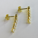 Brinco Pequeno Fio Com Cinco Zircônia Banhado Em Ouro 18k Cor:dourado