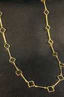 Colar Com Corrente Detalhada Com Flor Vazada Banhado Em Ouro 18k Cor:dourado