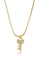 Colar Com Pingente Pequeno De Chave Banhado Em Ouro 18k Cor:dourado