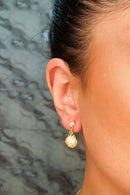 Brinco Pequeno Com Perola E Trabalhado Com Zircônia Banhado Em Ouro 18k Cor:dourado