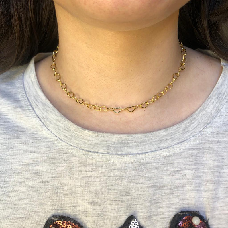 Choker Com Coração Vazado Pequeno Interligado Folheado Em Ouro 18k