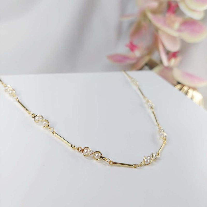 Colar Choker Com Mini Pérolas Na Corrente Folheado Em Ouro 18k