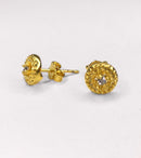 Brinco Círculo Pequeno Com Zircônia Central Folheado Em Ouro 18k