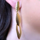 Brinco Grande De Folhas Sobrepostas Folheado Em Ouro 18k