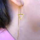 Brinco De Fio Com Triangulo Vazado Folheado Em Ouro 18k