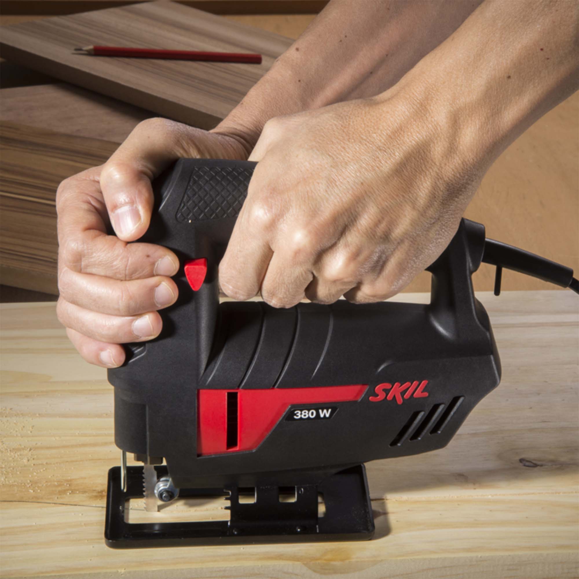 Serra Tico-tico 380w P/ Lâminas Em T Ou U, Cortes De 0 A 45 Graus E Trava De Gatilho Skil 4380 220v