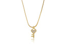 Colar Com Pingente Pequeno De Chave Folheado Em Ouro 18k